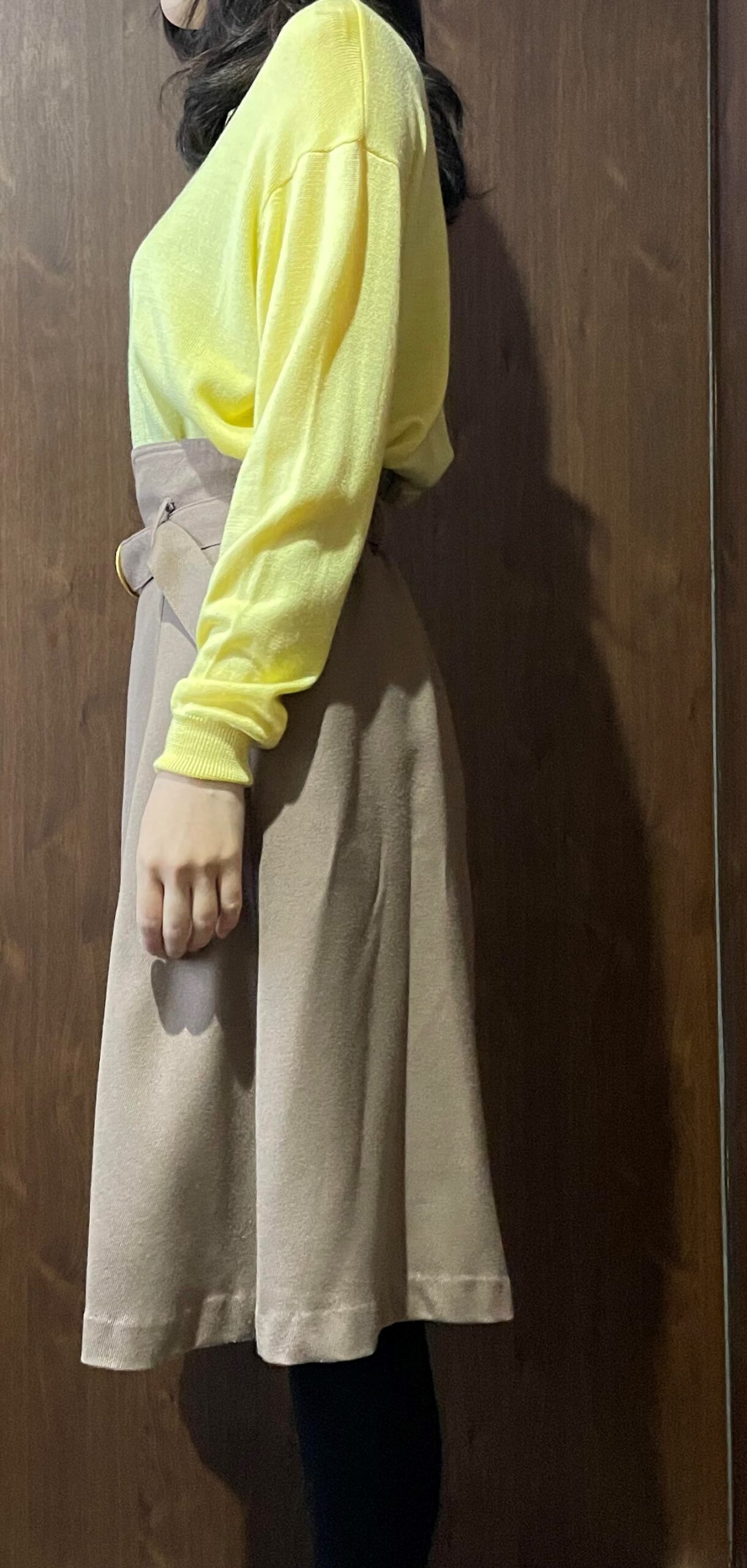 黄色×ベージュスカート 横